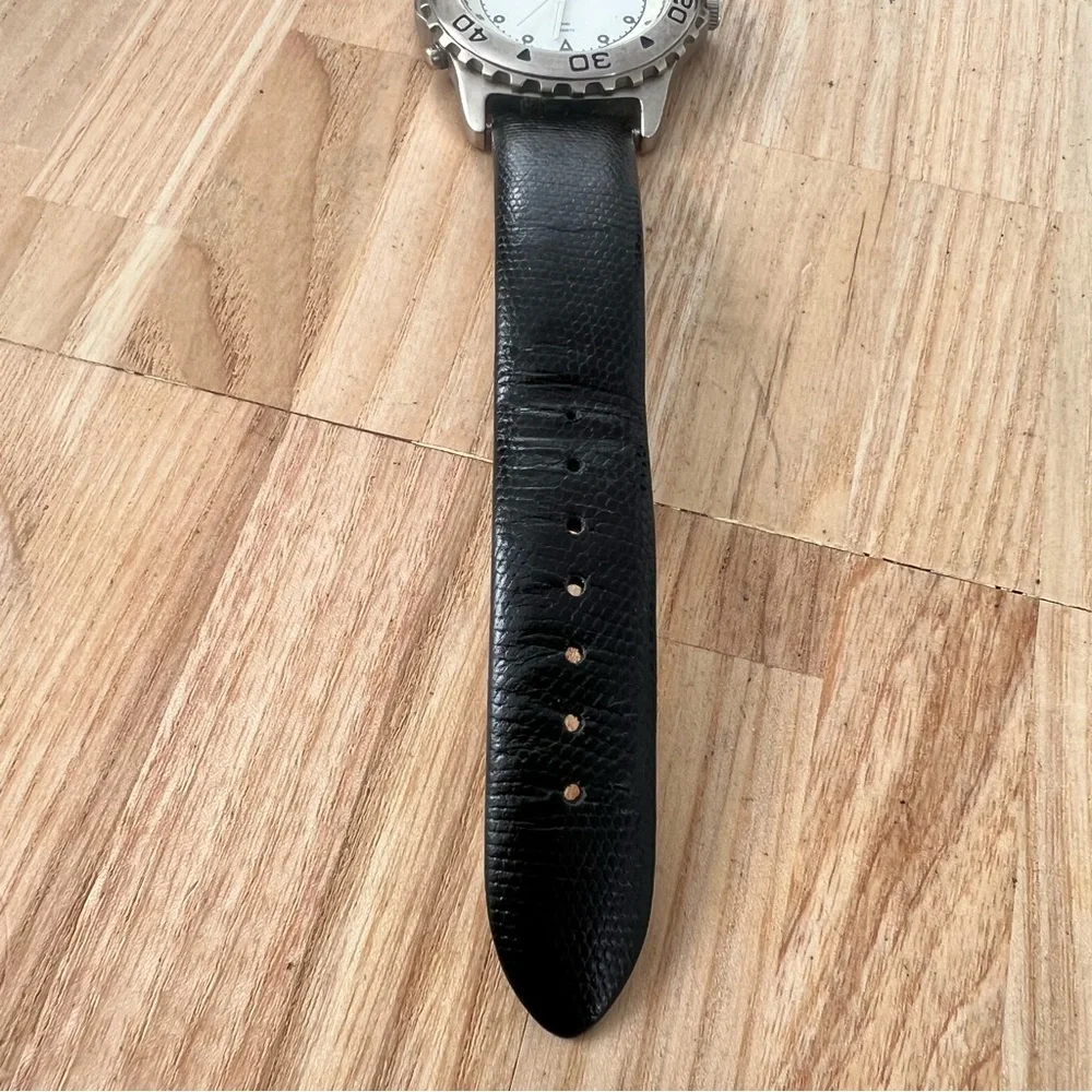 Vintage Timex men’s silver tone black leather watch NEW BATTERY